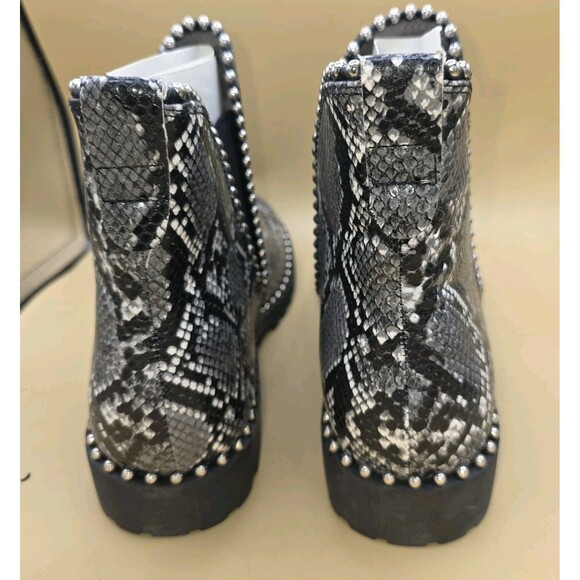 Seven Dials Womens South End Snake Print Chelsea Stud Ankle Boots Booties Sz  10 - Picture 5 of 8